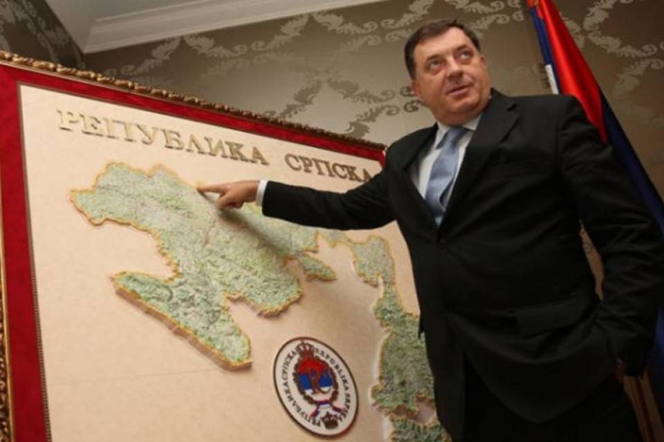 KOST U GRLU RS-a: Dodik se odrekao Brčkog, kritičari spas vide u Srbiji