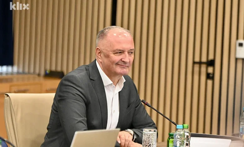 Helez: Novi ustav RS-a predviđa stvari koje Milošević, Karadžić i Mladić nisu uspjeli ni oružjem