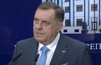 Je li vakat da “mota kablove”: Dodiku nije dosta blamaža, evo šta je rekao o “sastancima”