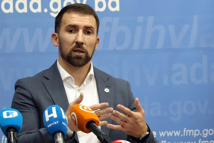 PARA IMA: Delićevo ministarstvo dijeli 700.000 KM PARA IMA: Delićevo ministarstvo dijeli 700.000 KM