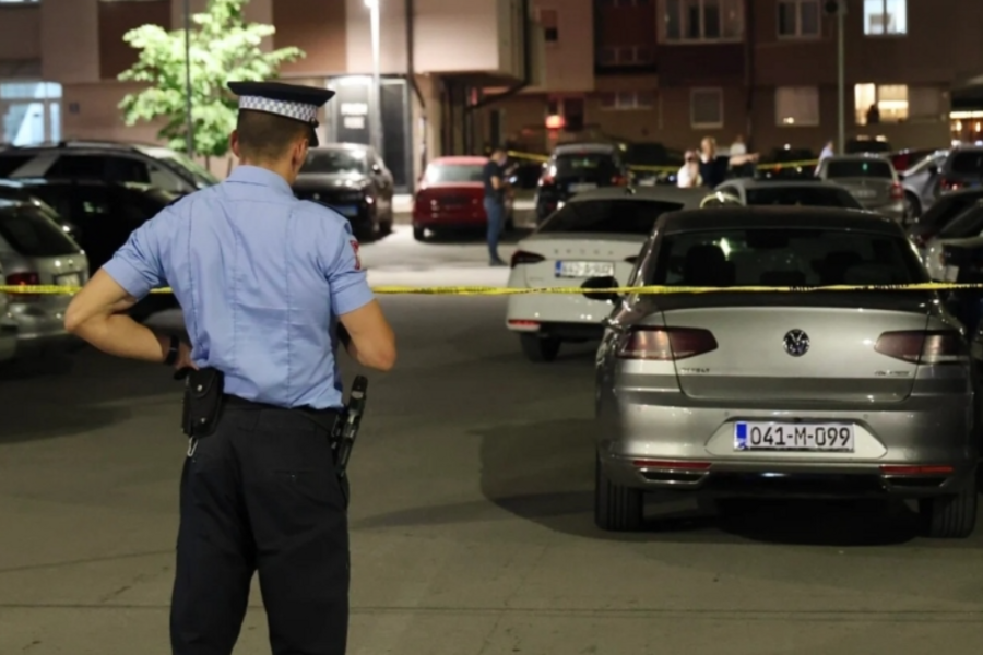 ISPLIVAO SNIMAK POKUŠAJA LIKVIDACIJE DABIĆA U LUKAVICI: Napadač ga pratio dok je šetao psa, pa mu pucao s leđa (VIDEO) ISPLIVAO SNIMAK POKUŠAJA LIKVIDACIJE DABIĆA U LUKAVICI: Napadač ga pratio dok je šetao psa, pa mu pucao s leđa (VIDEO)